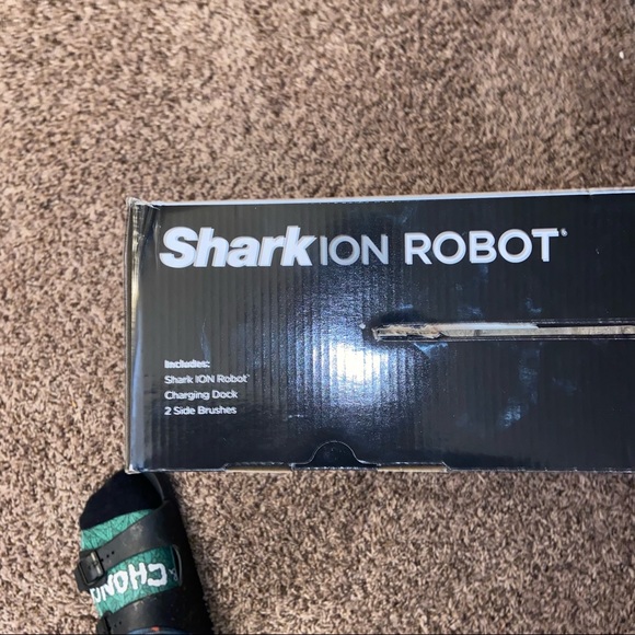 Shark Ion Robot Vacuum R75 - Picture 3 of 4